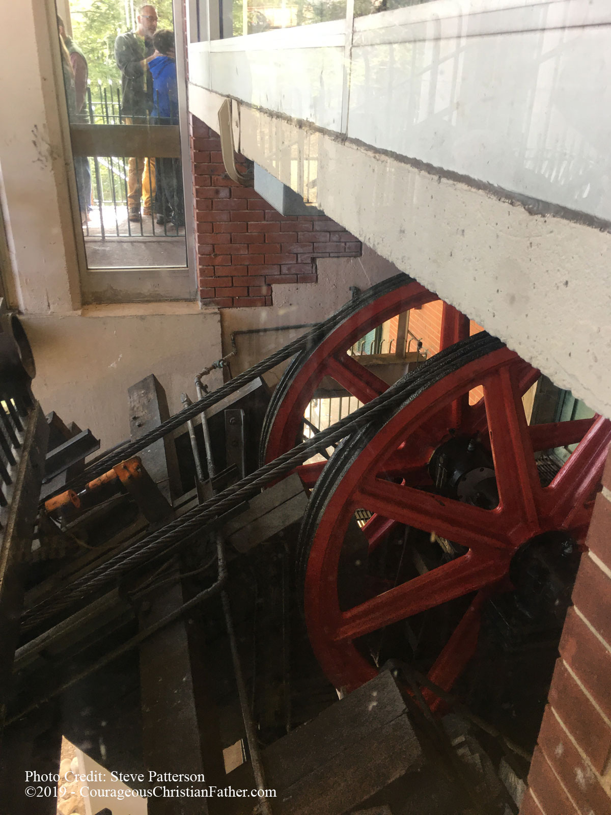 Lookout Mountain Incline Railway in Chattanooga, TN to go up and/or down the mountain to Lookout Mountain. Enjoy a ride on an angled rail car that will take you up or down Lookout Mountain. #InclineRailway #LookoutMountain