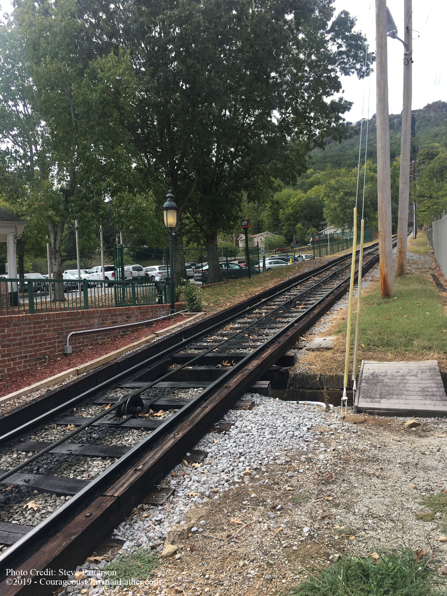 Lookout Mountain Incline Railway in Chattanooga, TN to go up and/or down the mountain to Lookout Mountain. Enjoy a ride on an angled rail car that will take you up or down Lookout Mountain. #InclineRailway #LookoutMountain