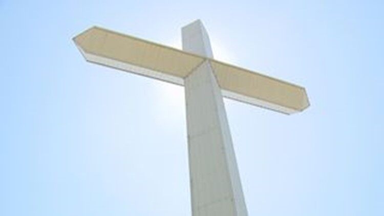 More Giant Cross to go up throughout East Tennessee including LaFollette and Morristown. If you have been to East Tennessee, I am sure you have seen some of these giant cross. They can be as big as 120 feet tall. They are generally near a church and cost $30,000 to build. Funds are donated usually by nearby church members.